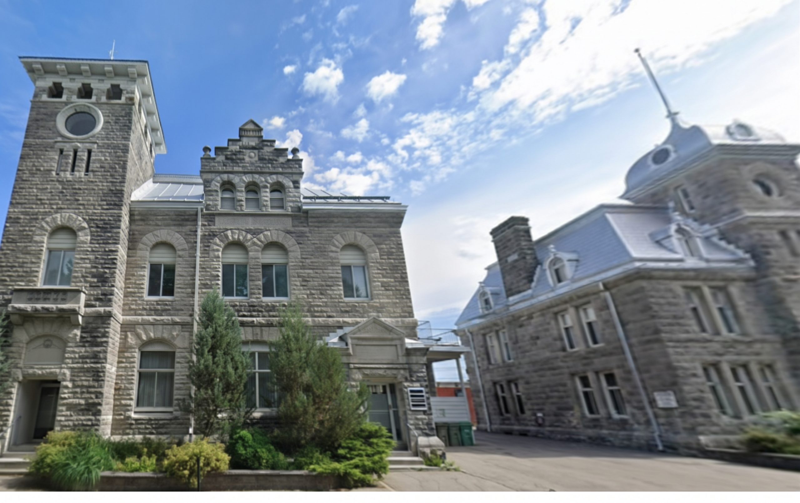 Façade du 1925, rue Girouard Ouest, Saint-Hyacinthe - Office 695